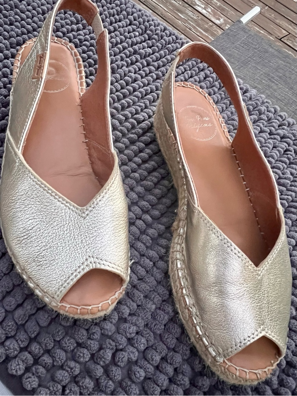 Toni Pons Bernia Platin Espadrilles
Size 36